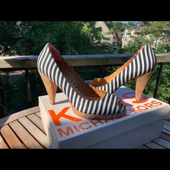 Michael Kors Black & White Stripe Open Toe - Picture 5 of 6